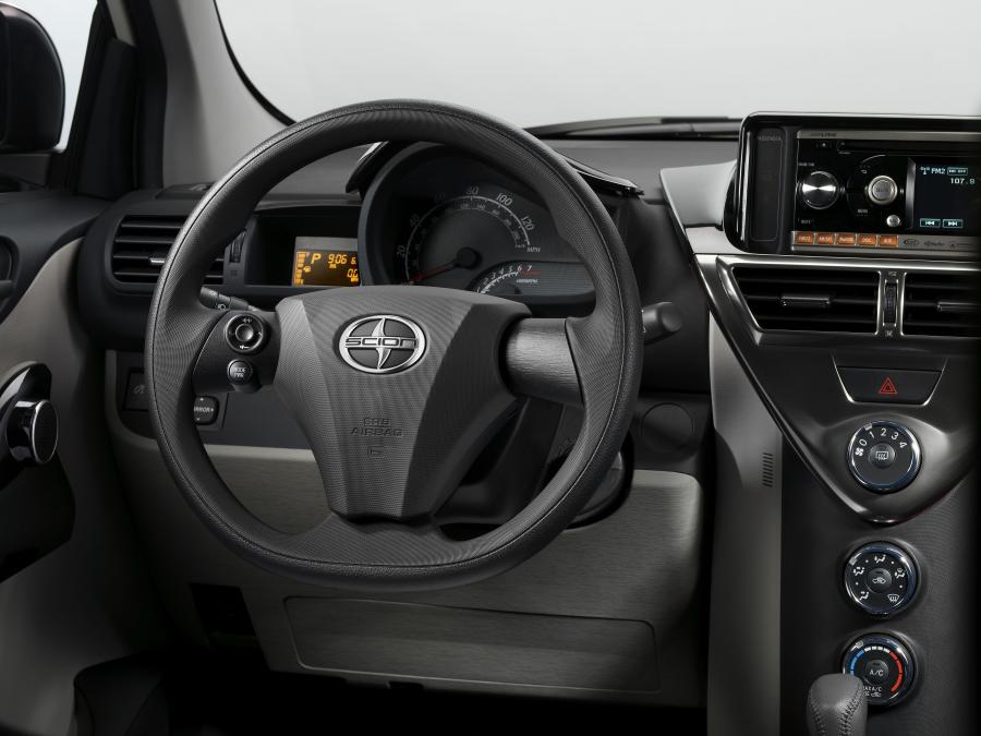 Панель приборов Scion iQ 2011 года  (фото 15 из 42)